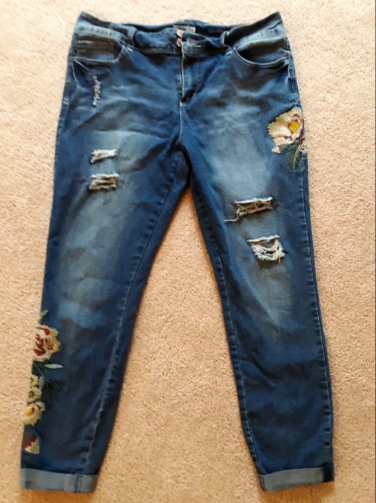 YMI Midrise Slightly Distressed Ankle Jeans